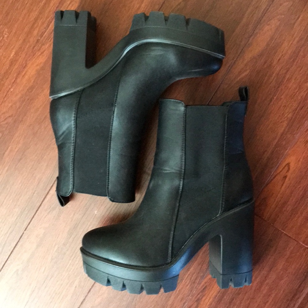 Black heeled boots
